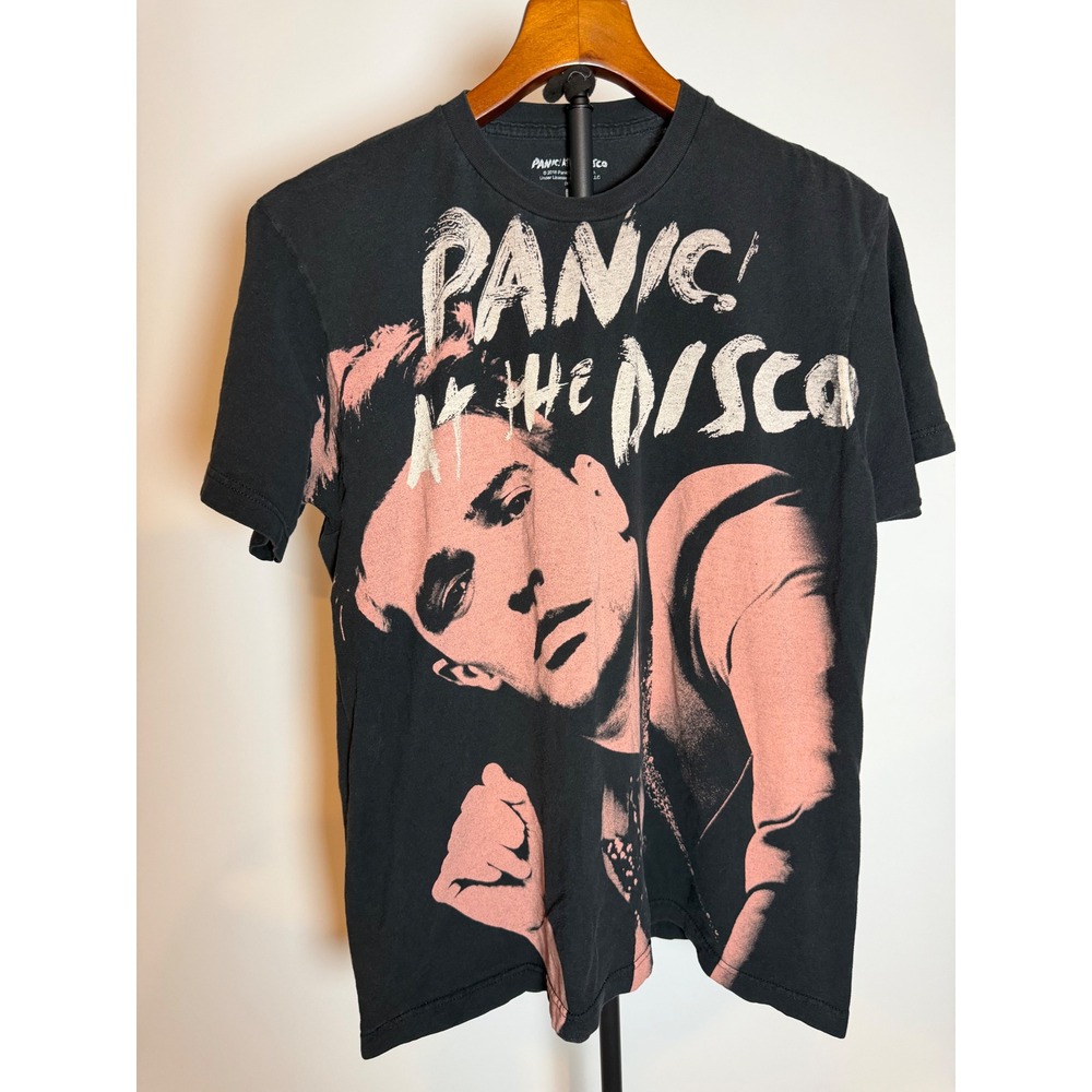 Panic! At The Disco Brendon Urie AOP Graphic Band T-Shirt Black Pink Mens L